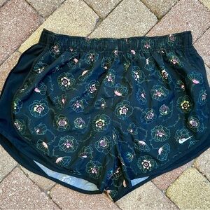 Cute Nike Drifit  Floral Women's Running Shorts sz L